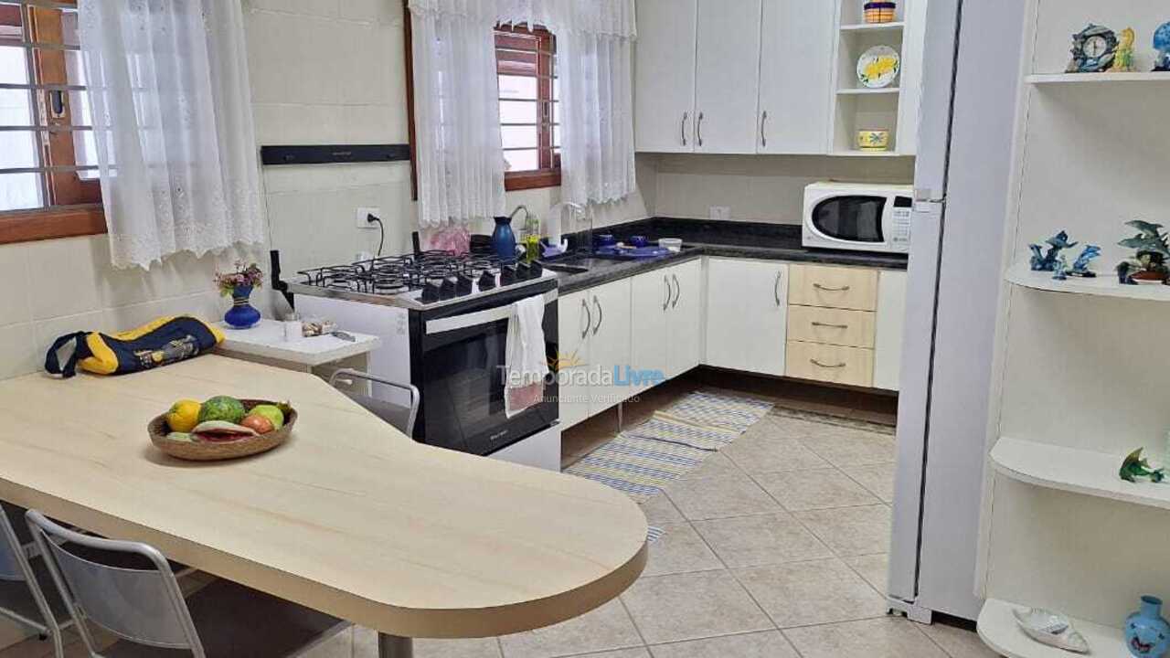 Casa para alquiler de vacaciones em Guarujá (Enseada)