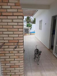 Casa de temporada pé na Areia com piscina, churrasqueira, Wi-Fi.