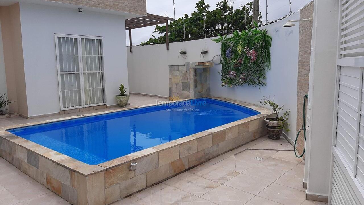 Casa para aluguel de temporada em Itanhaém (Balneario Jequetiba)