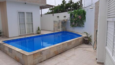 Casa de temporada pé na Areia com piscina, churrasqueira, Wi-Fi.