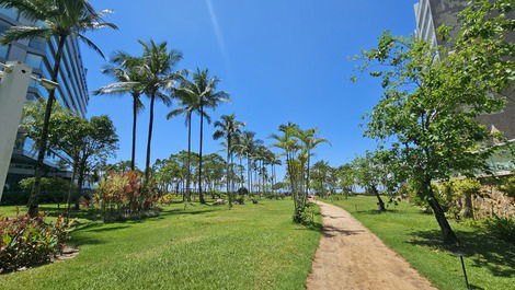 Caminho pé na areia até a praia