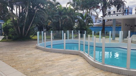 Apartamento con piscina en condominio - AP02