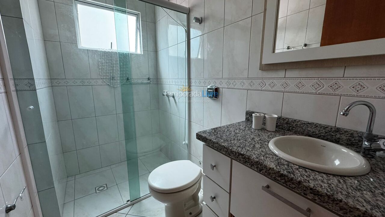 Apartamento para aluguel de temporada em Itapema (Meia Praia)