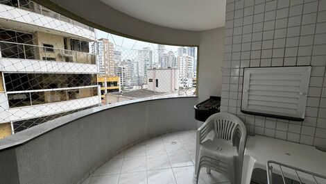 3 SUÍTES - NO CORAÇÃO DO BAIRRO MEIA PRAIA