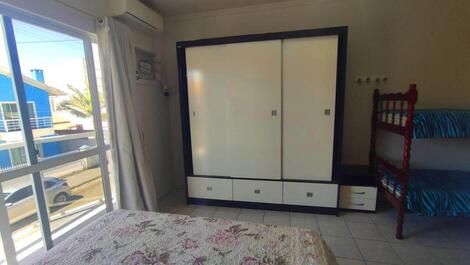 HOUSE WITH 3 BEDROOMS, SUITE, WITH AIR CONDITIONING, FOR 8 PEOPLE IN CORNER G.