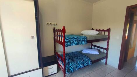 HOUSE WITH 3 BEDROOMS, SUITE, WITH AIR CONDITIONING, FOR 8 PEOPLE IN CORNER G.