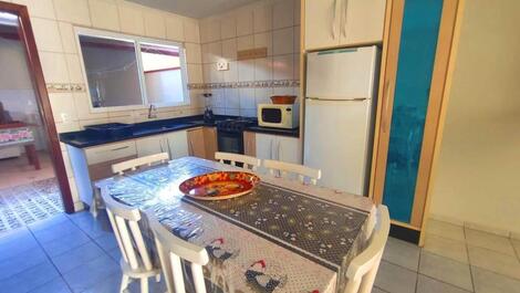 HOUSE WITH 3 BEDROOMS, SUITE, WITH AIR CONDITIONING, FOR 8 PEOPLE IN CORNER G.