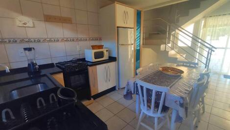 HOUSE WITH 3 BEDROOMS, SUITE, WITH AIR CONDITIONING, FOR 8 PEOPLE IN CORNER G.