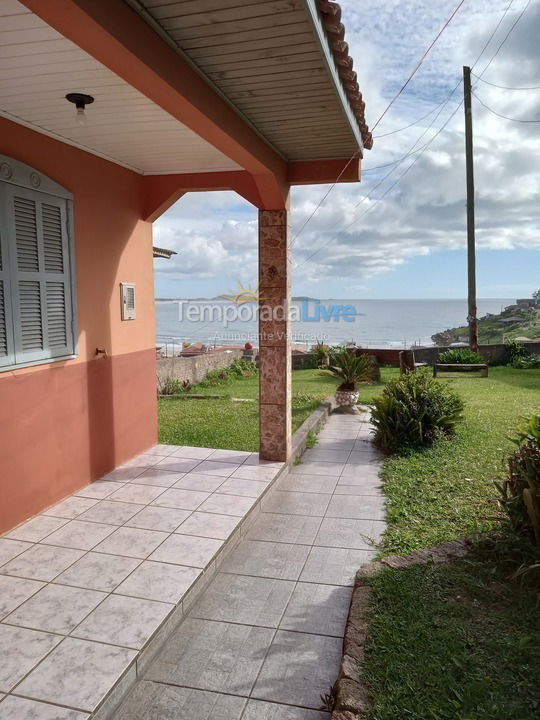 Casa para aluguel de temporada em Laguna (Farol de Santa Marta Prainha)