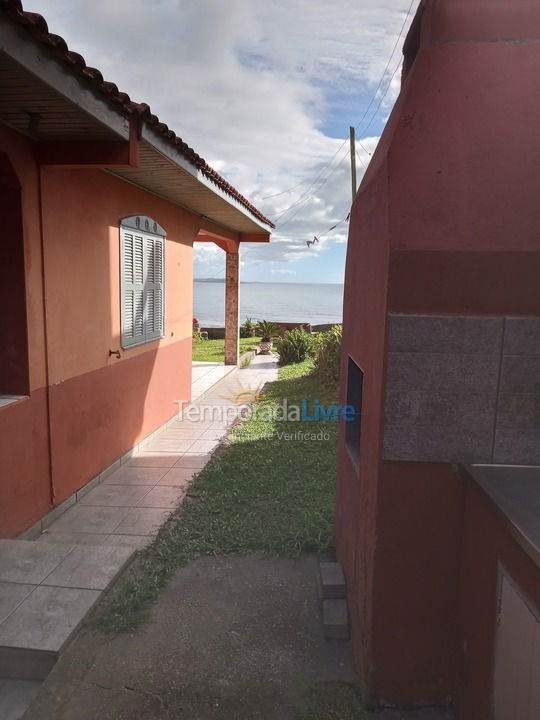 Casa para aluguel de temporada em Laguna (Farol de Santa Marta Prainha)