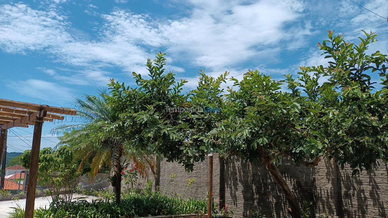 Casa para aluguel de temporada em Governador Celso Ramos (Fazenda da Armação)