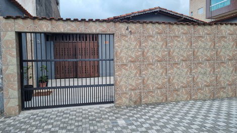 Large house for 16 people in Mongaguá