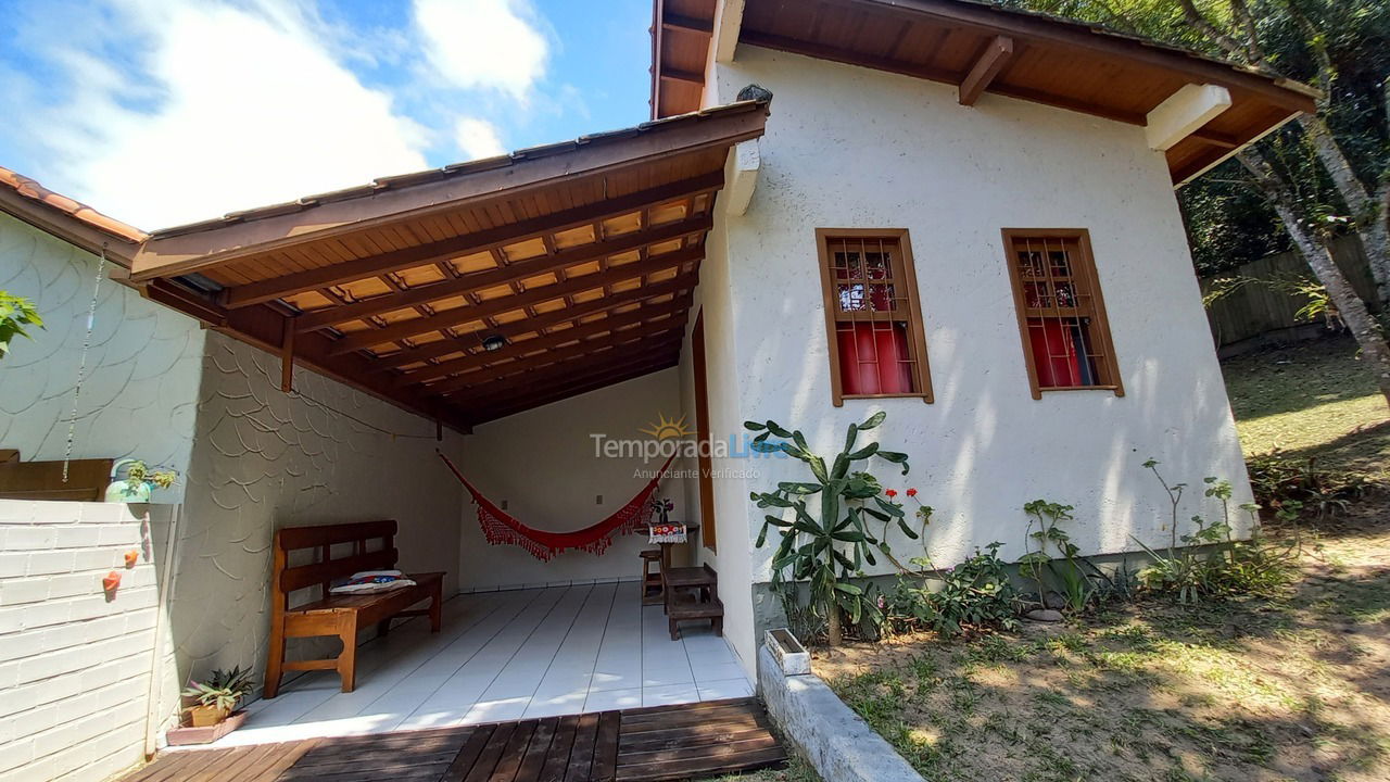 Casa para aluguel de temporada em Imbituba (Praia do Rosa)