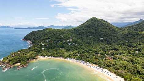 Exuberant house in the middle of the Atlantic forest with sea view