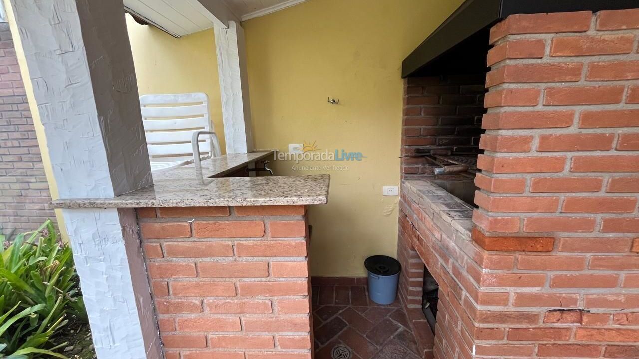 Casa para aluguel de temporada em São Sebastião (Praia da Baleia)