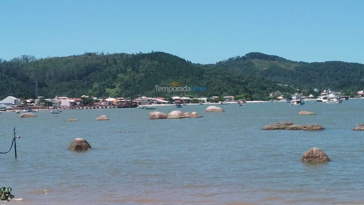 Casa para aluguel de temporada em Governador Celso Ramos (Fazenda da Armação)