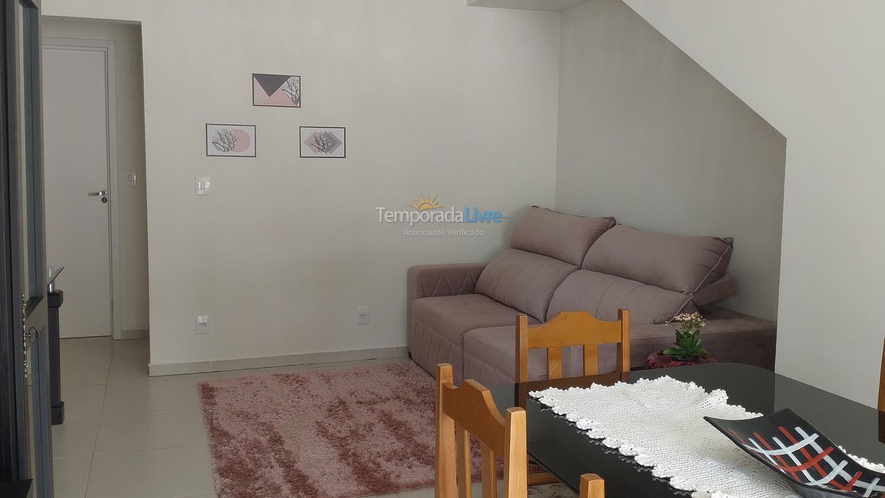 Apartamento para aluguel de temporada em Balneário Piçarras (Balneário Piçarras)