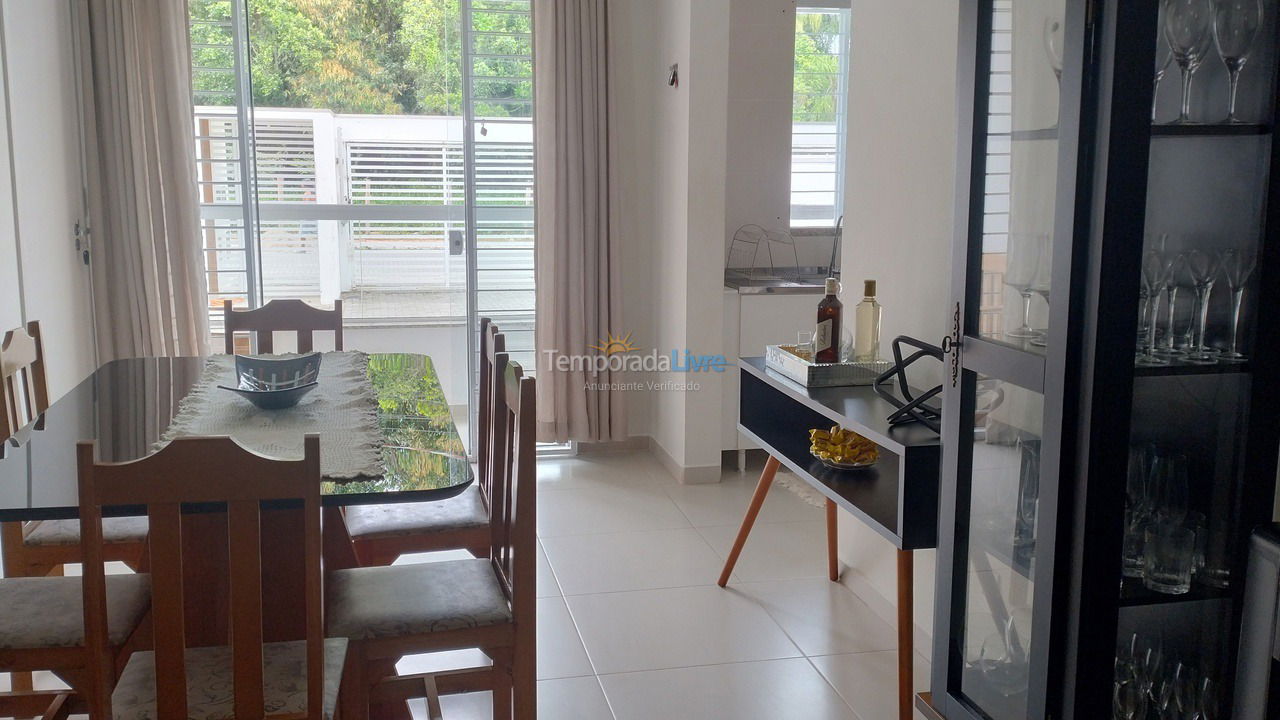 Apartamento para aluguel de temporada em Balneário Piçarras (Balneário Piçarras)
