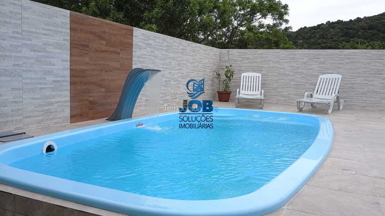 Casa para aluguel de temporada em Bombinhas (Praia de Zimbros)