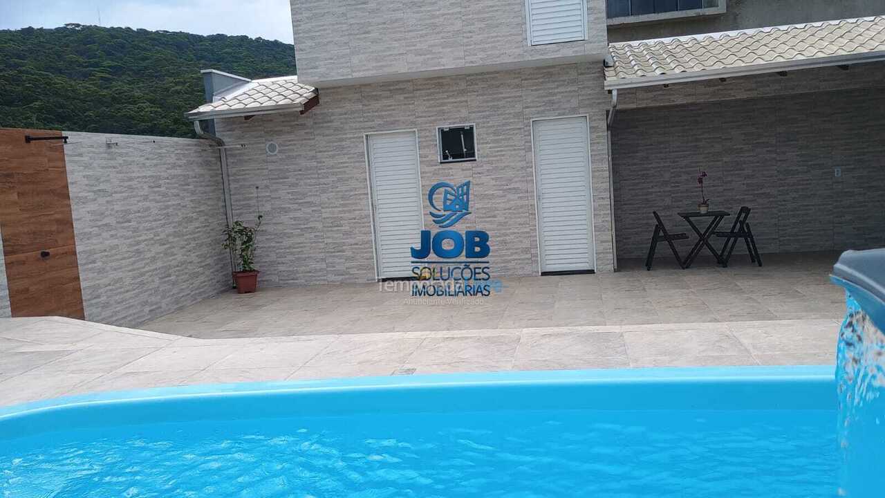 Casa para aluguel de temporada em Bombinhas (Praia de Zimbros)