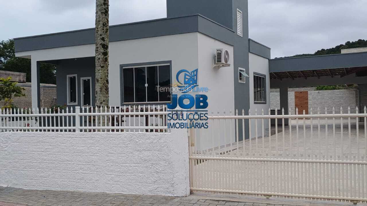 Casa para aluguel de temporada em Bombinhas (Praia de Zimbros)