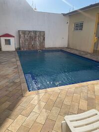 Casa com piscina alugo para finais de semana e Temporada