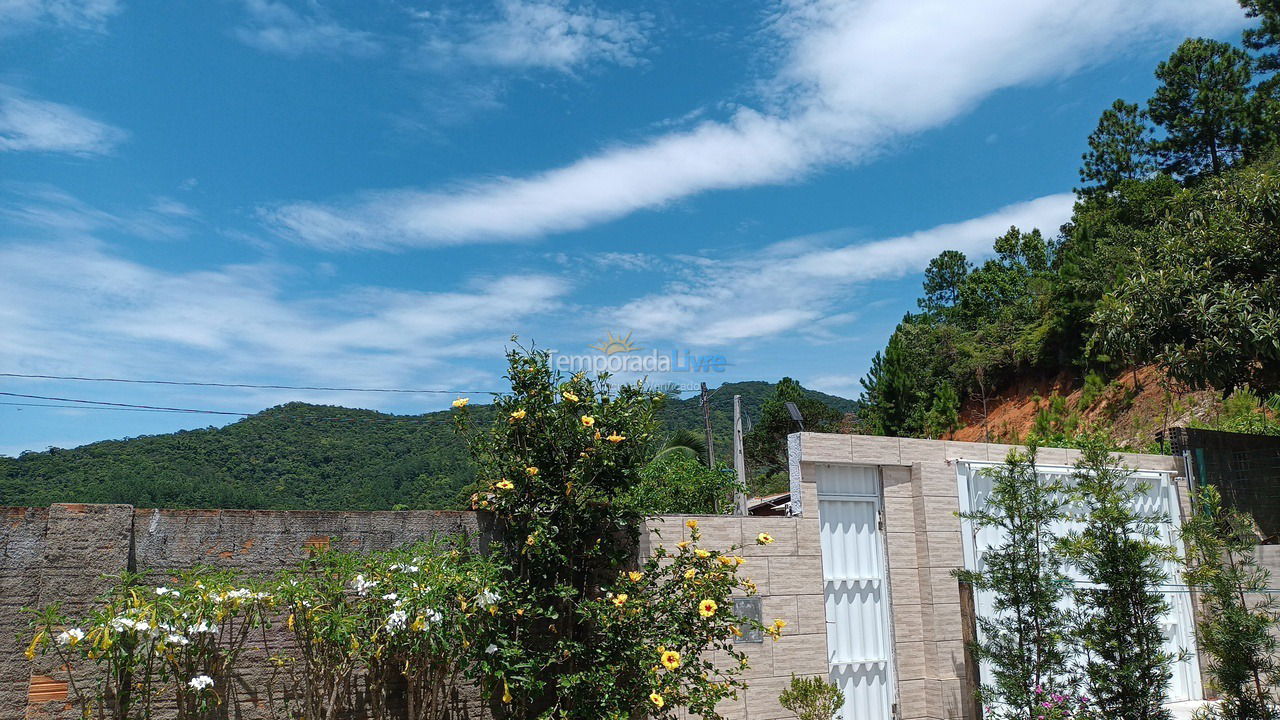 Casa para aluguel de temporada em Governador Celso Ramos (Fazenda da Armação)