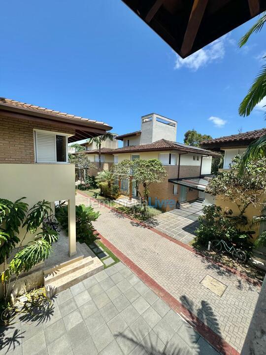 Casa para alquiler de vacaciones em São Sebastião (Praia da Baleia)