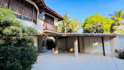 Large detached house in Alto Mundaí 400m from the beach