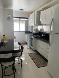 Apartamento 03 Dormitorios Bloque Playa Meia Praia