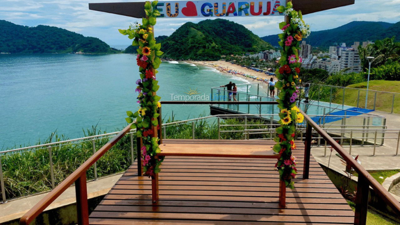 Apartamento para aluguel de temporada em Guarujá (Pitangueiras)