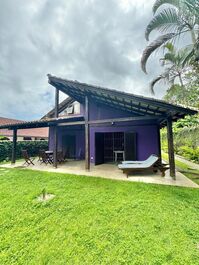 Casa fora de condomínio na praia de camburi