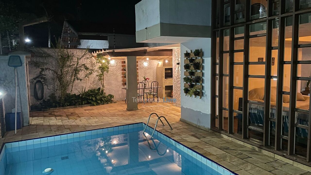 Casa para aluguel de temporada em Guarujá (Praia do Pernambuco)