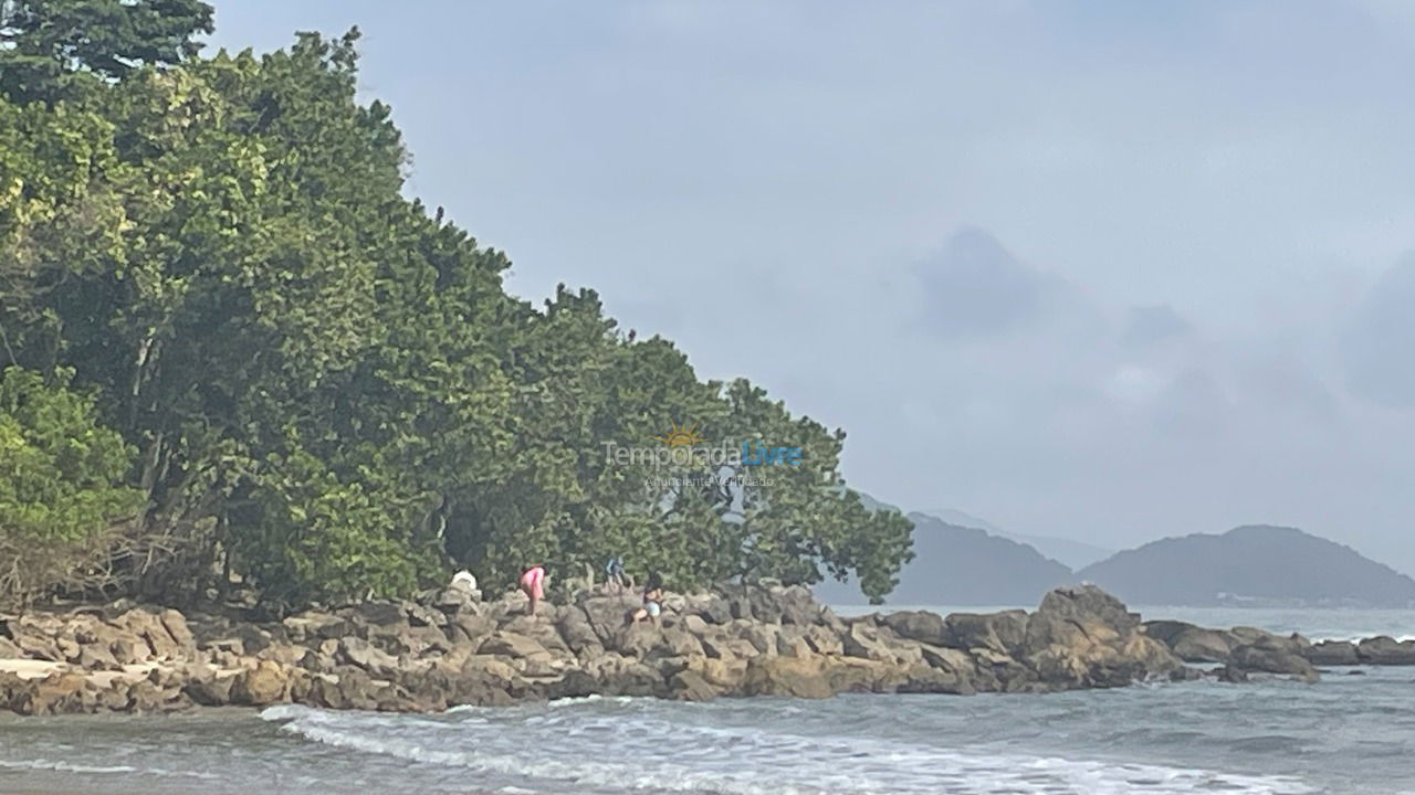 Casa para aluguel de temporada em Guarujá (Praia do Pernambuco)