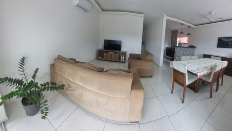 Casa com 3 dormitórios com ar condicionado