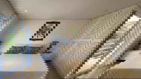 Casa de alto estándar en alquiler en Praia da Baleia - Comunidad cerrada.