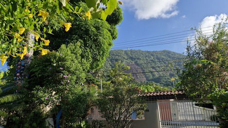 Vista do morro de santo antônio, padroeiro da cidade.