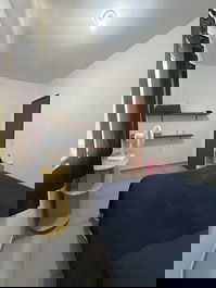 Quarto menor com cama de casal 