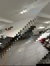 Sala com sofá cama, smart tv
