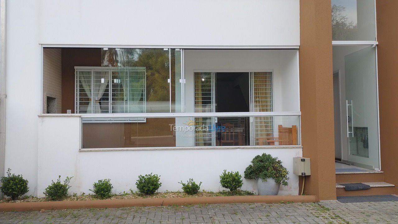 Apartamento para aluguel de temporada em Balneário Piçarras (Balneário Piçarras)