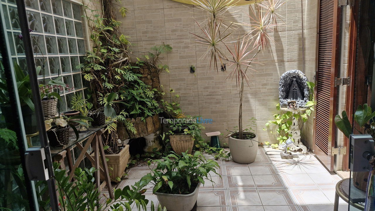 Casa para aluguel de temporada em Caraguatatuba (Centro)