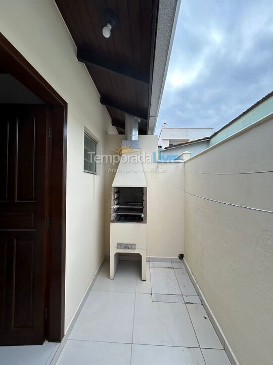 Apartamento para aluguel de temporada em Bombinhas (Canto Grande)