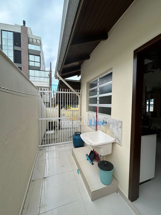 Apartamento para aluguel de temporada em Bombinhas (Canto Grande)