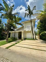 House in a gated community on Baleia beach