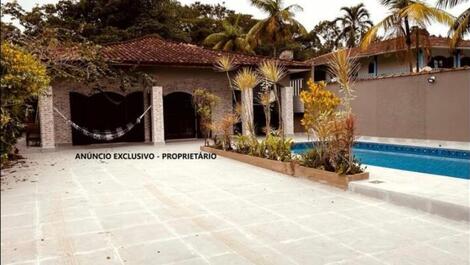 House on the north coast of São Paulo. For up to 12 people.