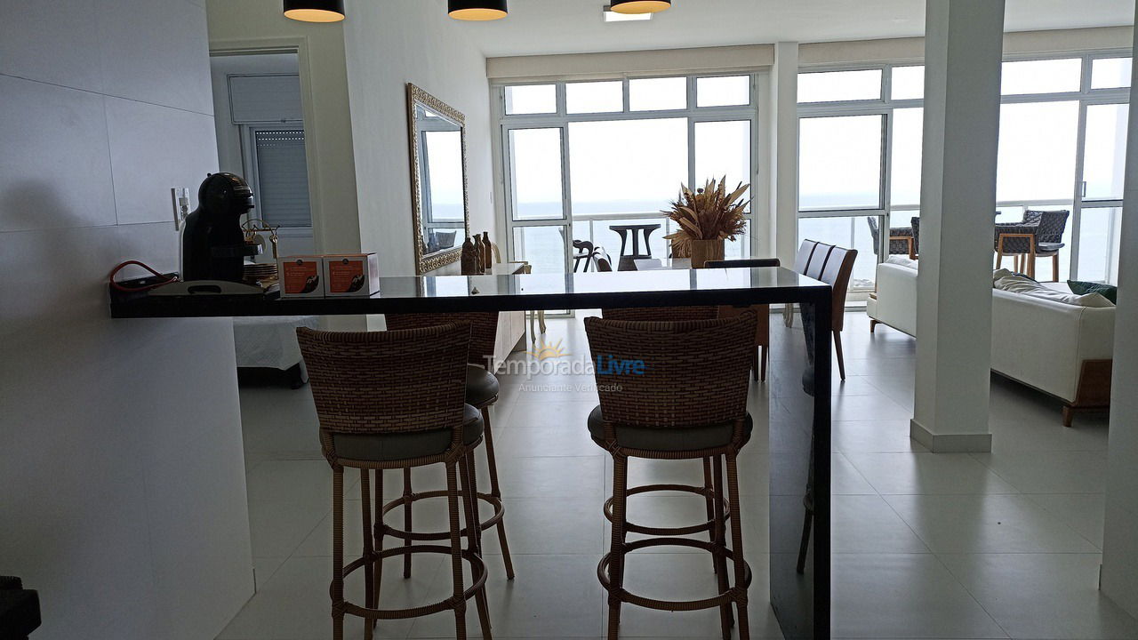 Apartamento para aluguel de temporada em Guarujá (Pitangueiras)