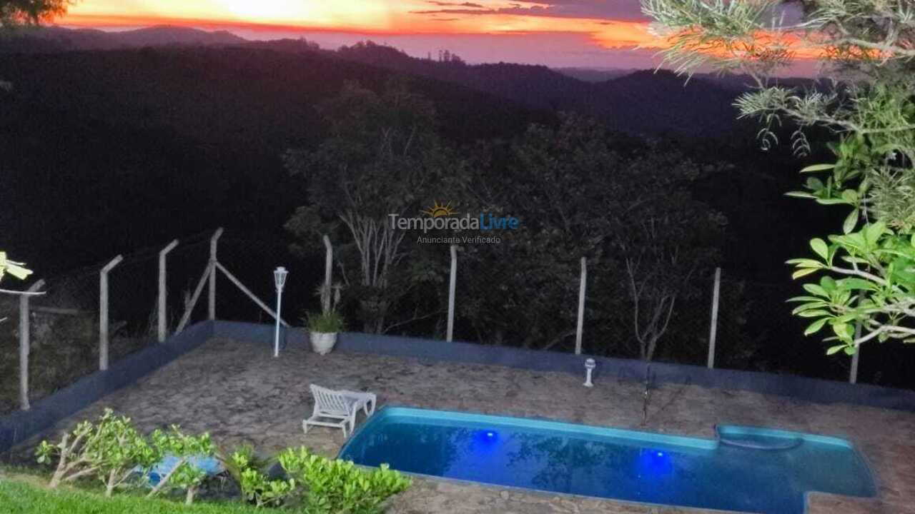 Casa para alquiler de vacaciones em Santa Branca (Jardim Santa Cecília)