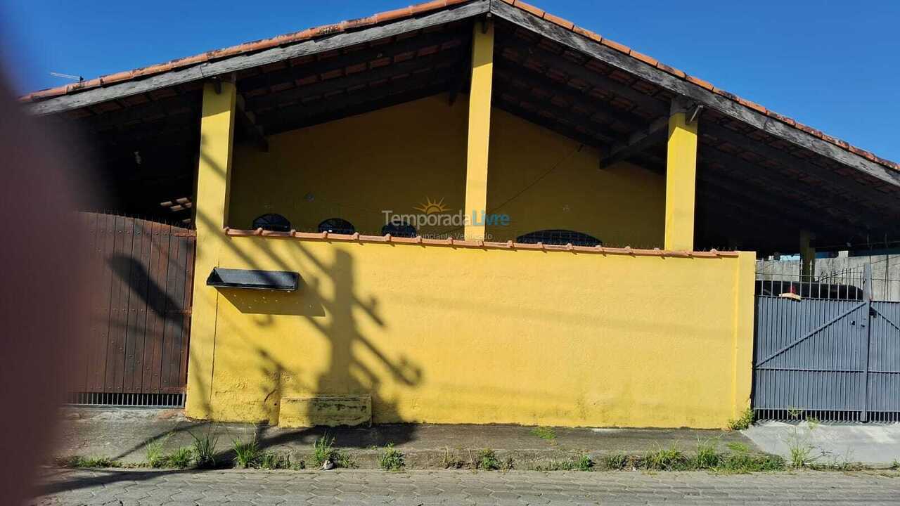 Casa para alquiler de vacaciones em Caraguatatuba (Jardim Dss Gaivotas)