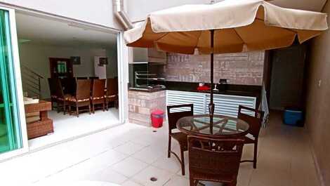 CASA DENTRO DE CONDOMÍNIO NO CORAÇÃO DE JUQUEHY