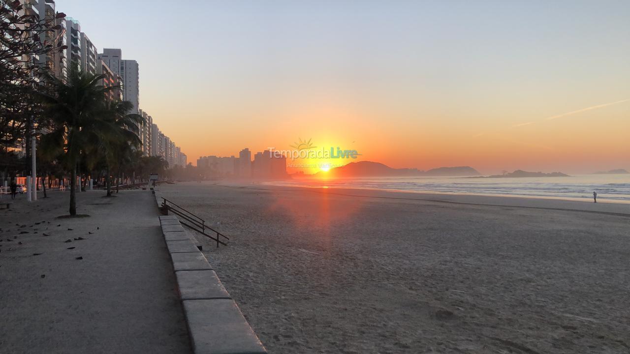 Apartamento para aluguel de temporada em Guarujá (Pitangueiras)